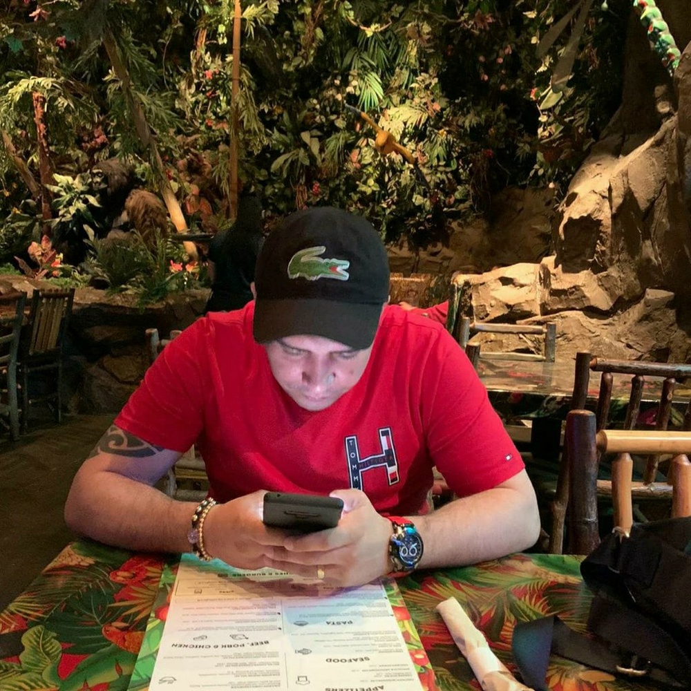 Meet your Posher, Diego andres